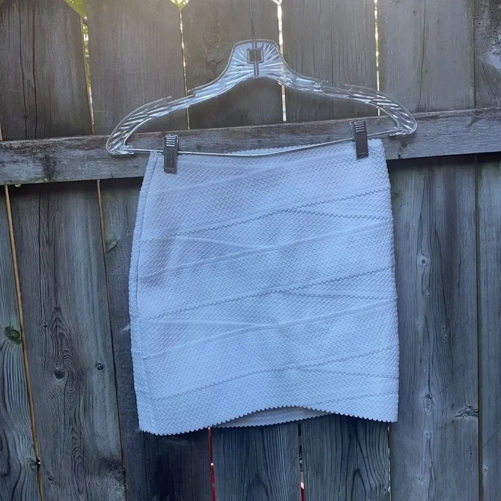 H&M white skirt sz. XS